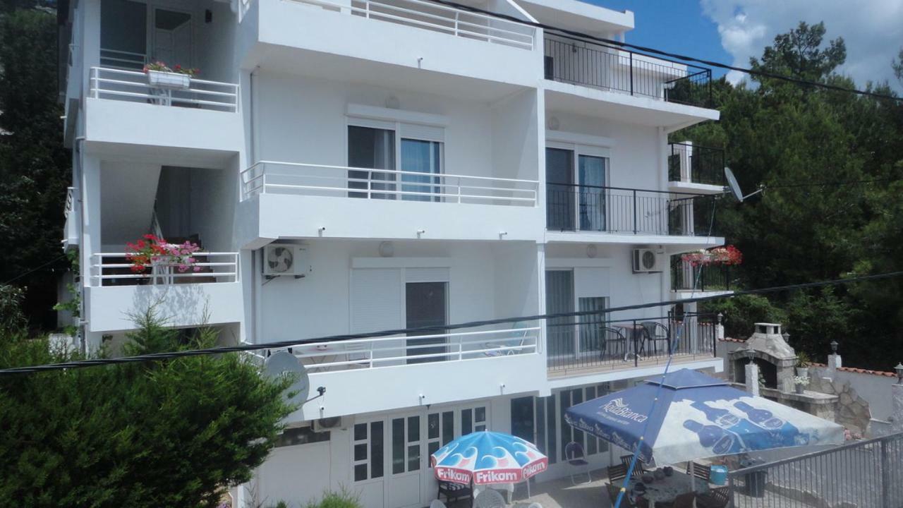Brankas Apartments Bar Exterior photo